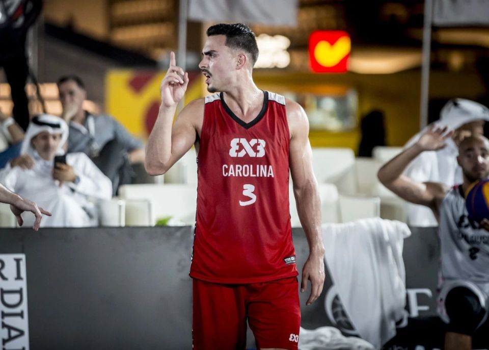 特拉维斯则, 小组头名, width