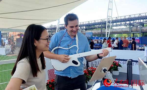 略合作关系, 人民网记者