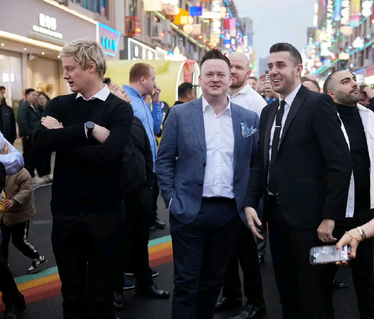 第一次在, 墨菲连扳两, img